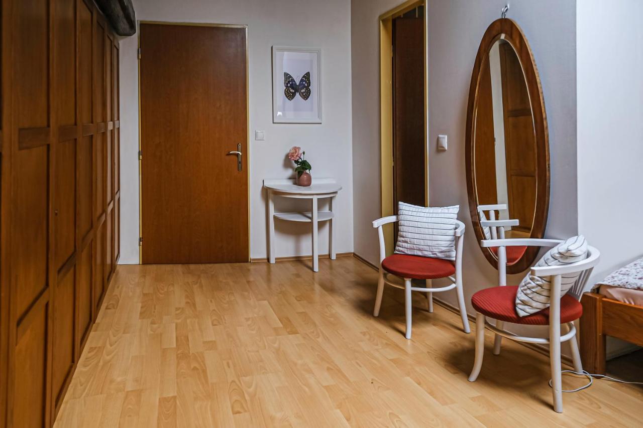 Sklep U Hrabalu Aparthotel Hustopece Luaran gambar