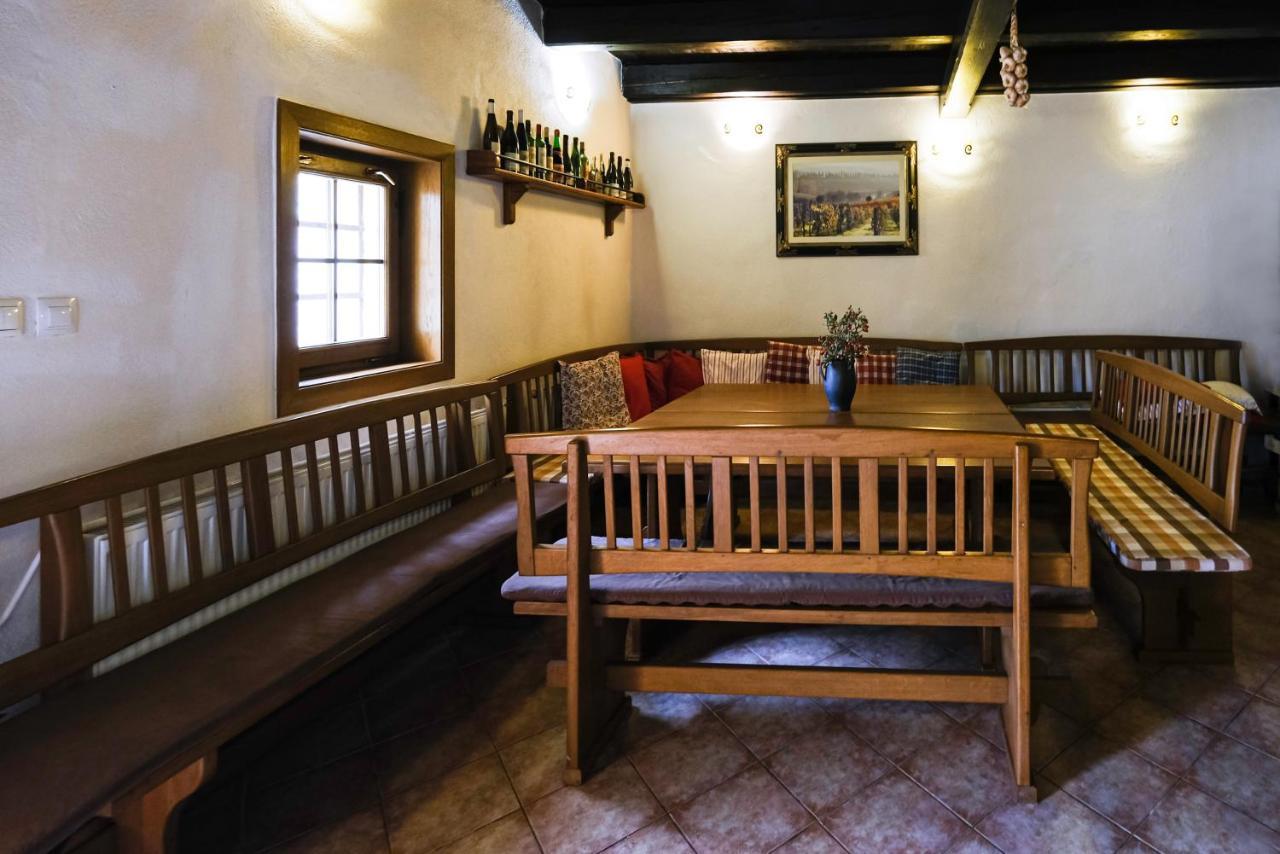 Sklep U Hrabalu Aparthotel Hustopece Luaran gambar